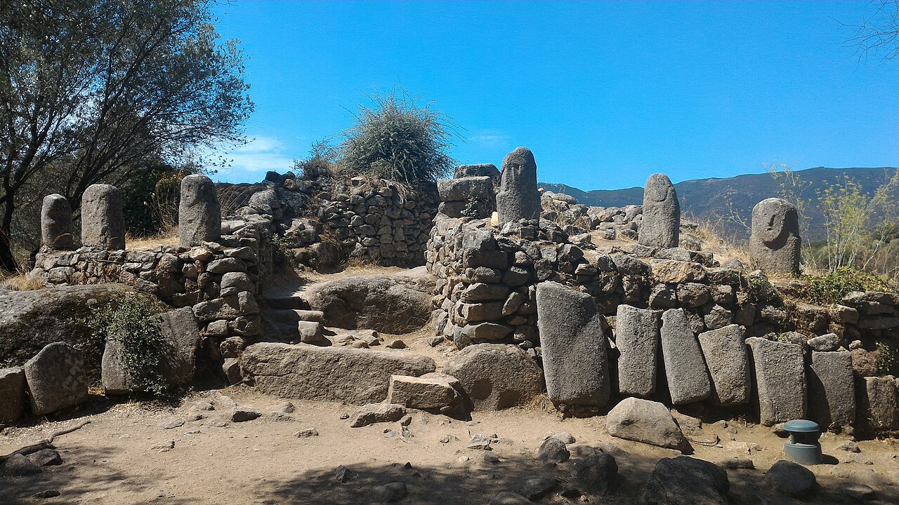 Statues-menhirs dressées sur le site de Filitosa