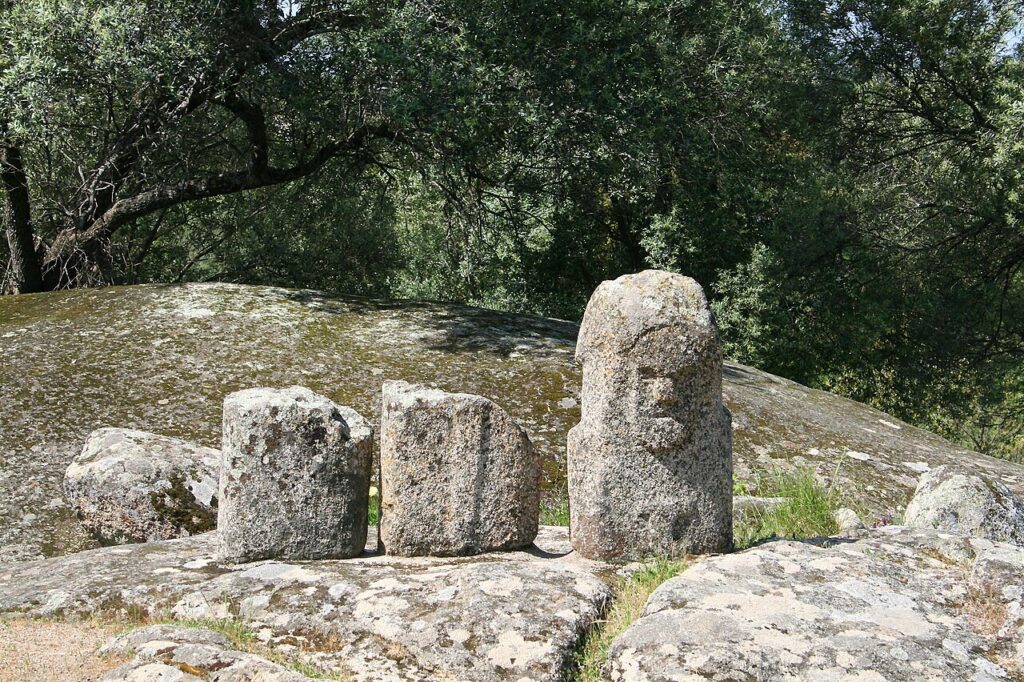 Statue-menhir Filitosa VI, vers 1600 avant notre ère