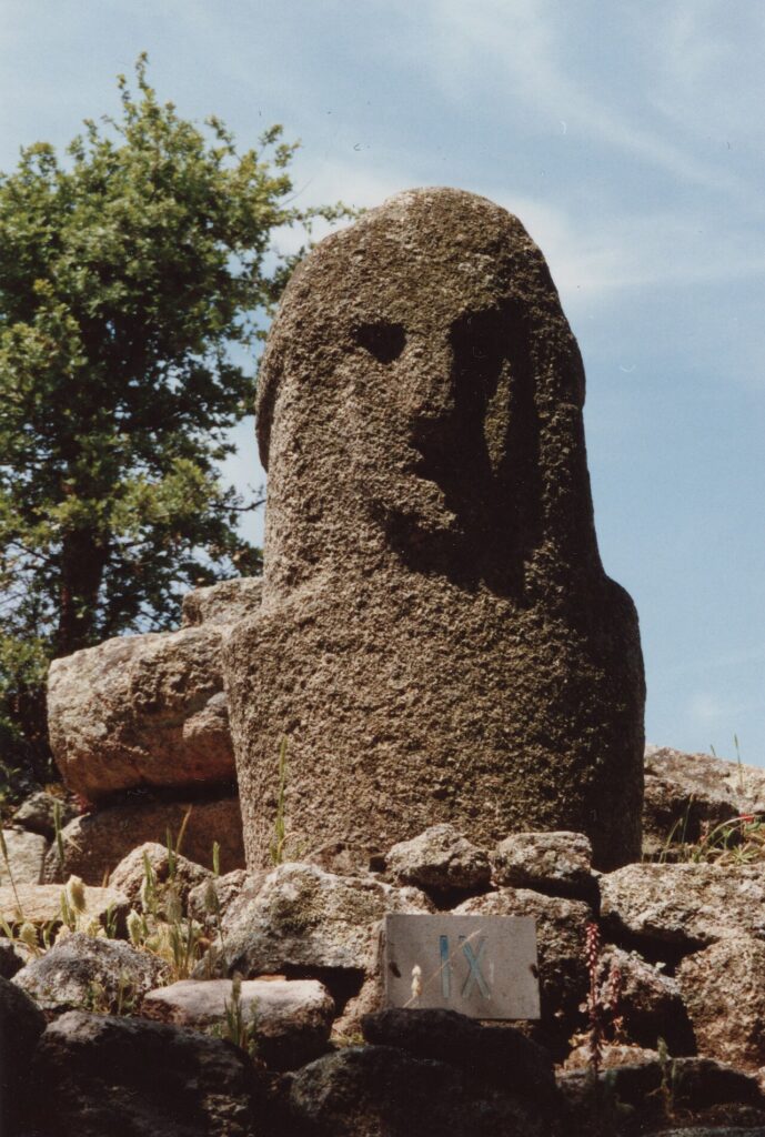 Statue-menhir Filitosa IX, au visage sculpté