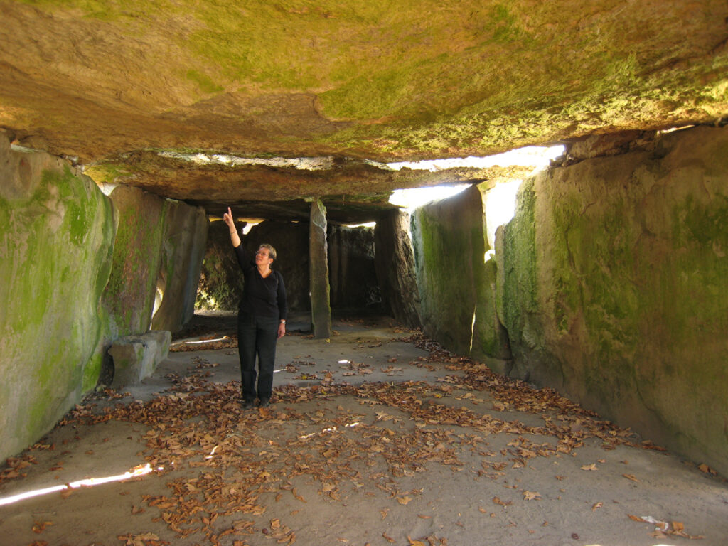 Intérieur de la chambre et ses orthostates