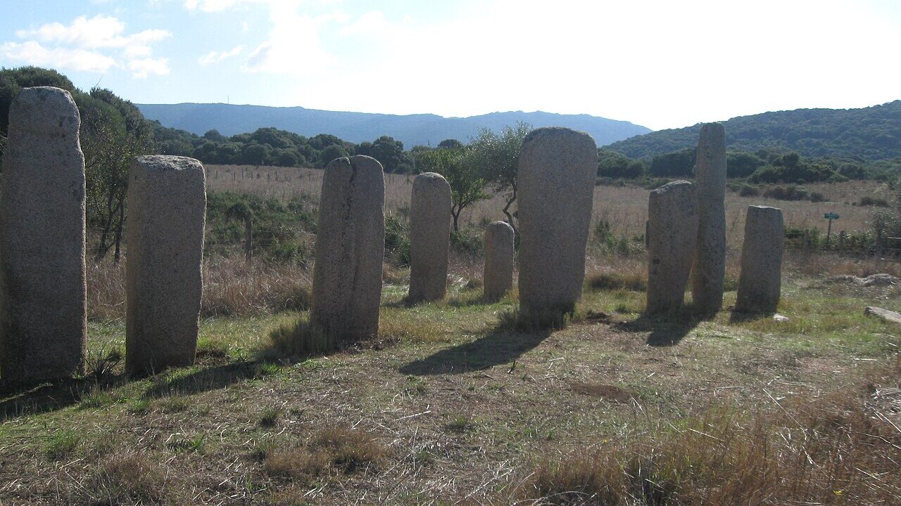 Alignement d’I Stantari sur le plateau de Cauria, près de Sartène