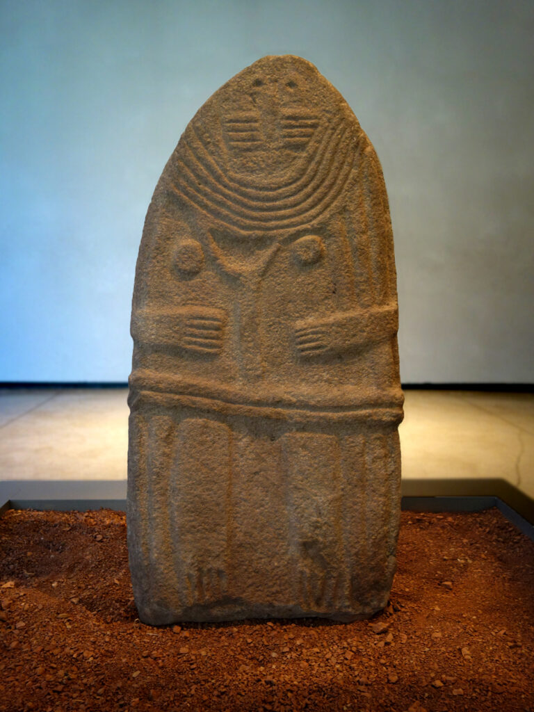 La Dame de Saint-Sernin, statue-menhir découverte en 1888