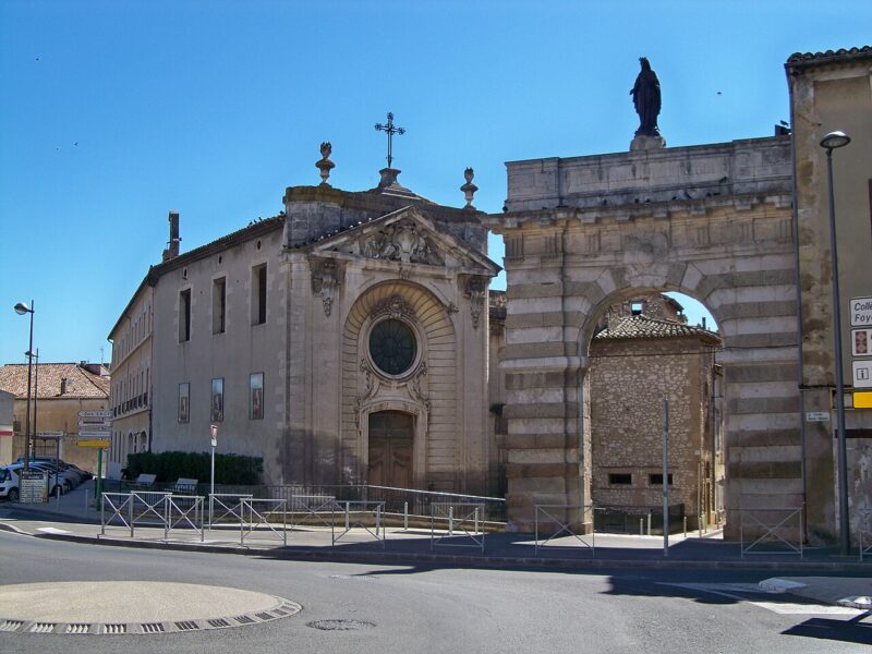 Chapelle de l’Hôtel-Dieu de Cavaillon et porte d’Avignon