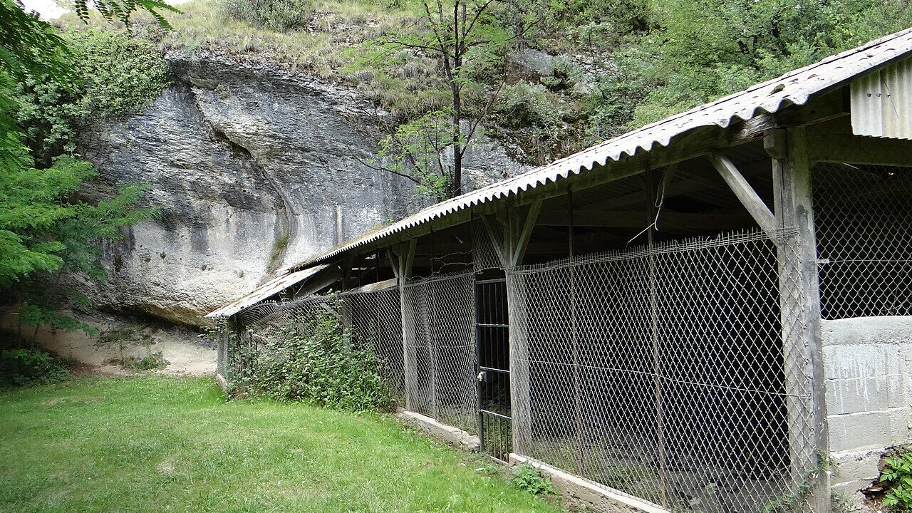 L’abri sous roche du Martinet, au bord de la Lémance