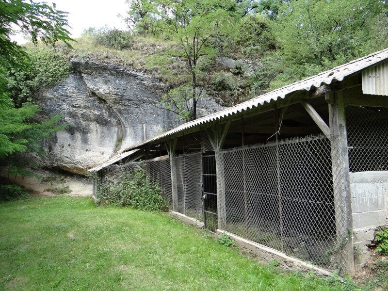 L’abri sous roche du Martinet, au bord de la Lémance