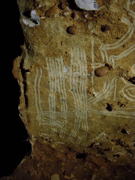Tracés digitaux sur une paroi de la grotte de Rouffignac