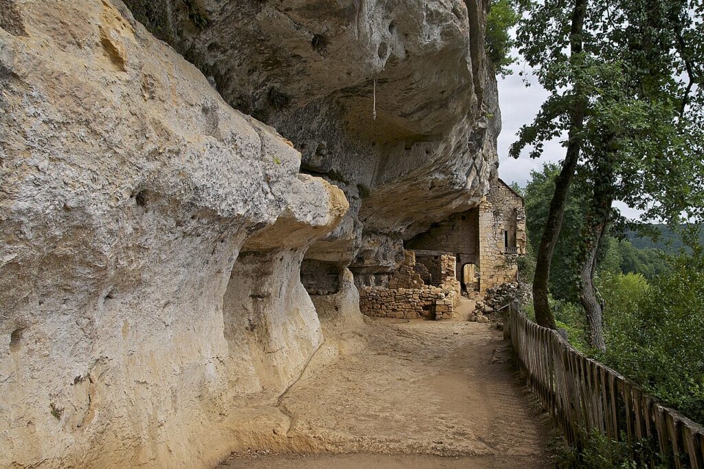 Le village troglodytique médiéval