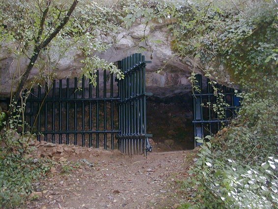 L’entrée de la grotte de Cussac