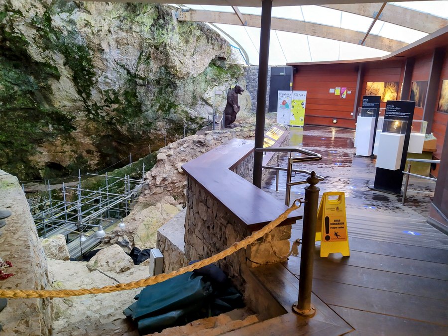 L’entrée de la grotte d’El Castillo