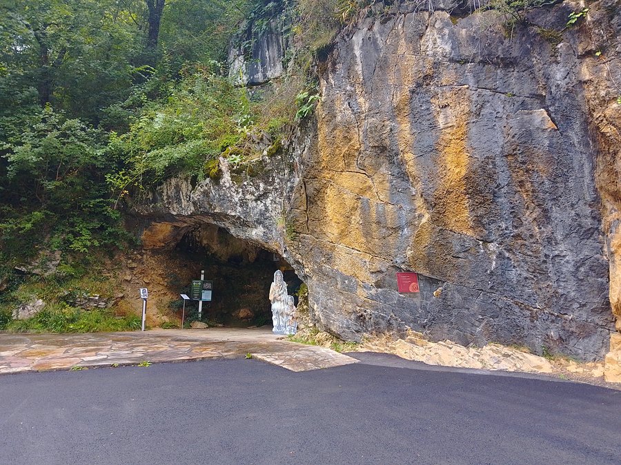 L’entrée des grottes