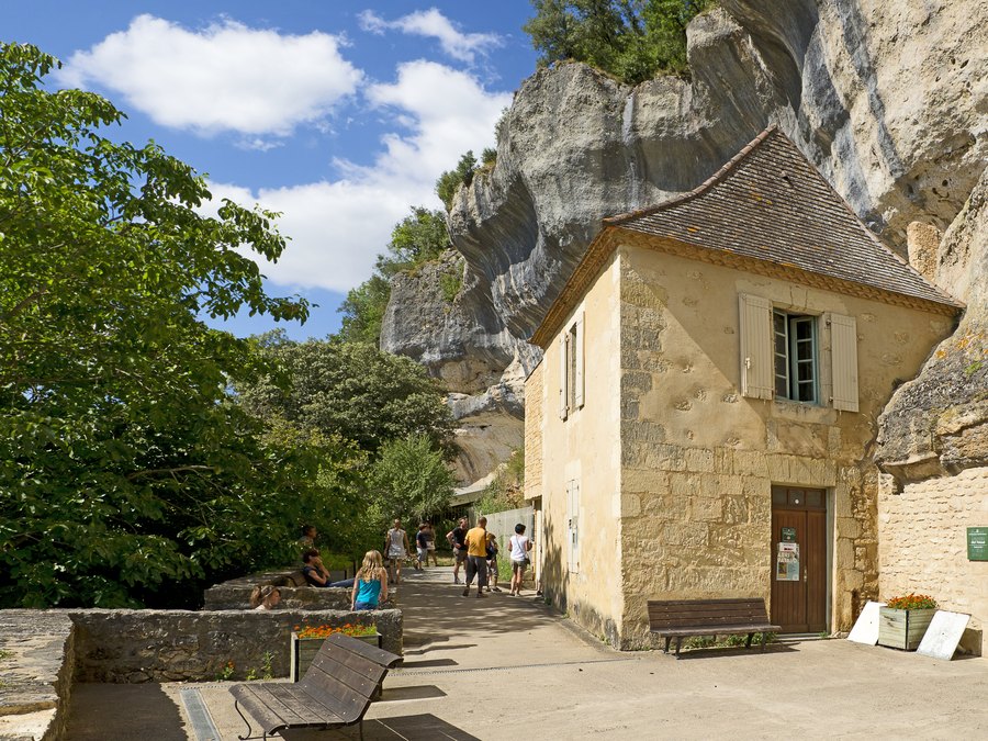 L’abri Pataud, sous la falaise des Eyzies