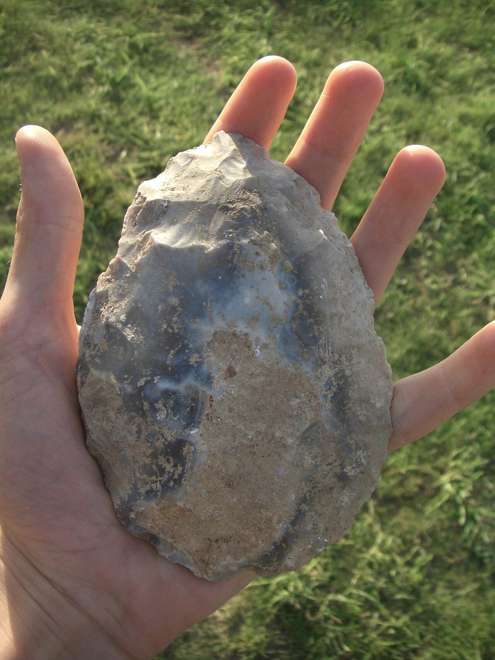 Biface (handaxe) en silex, site de Boxgrove (Angleterre)