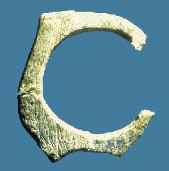Pendeloque en os du Châtelperronien, Grotte du Renne (Arcy)