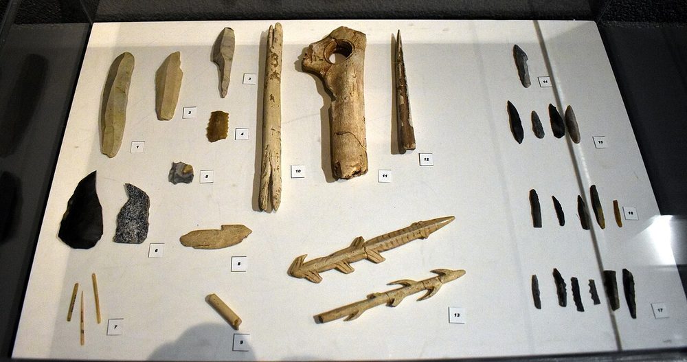 Outillage en silex magdalénien : lames, burins, grattoirs