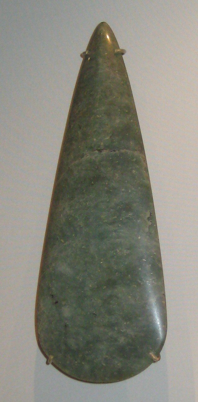 Hache en jadéite polie, Néolithique (British Museum)