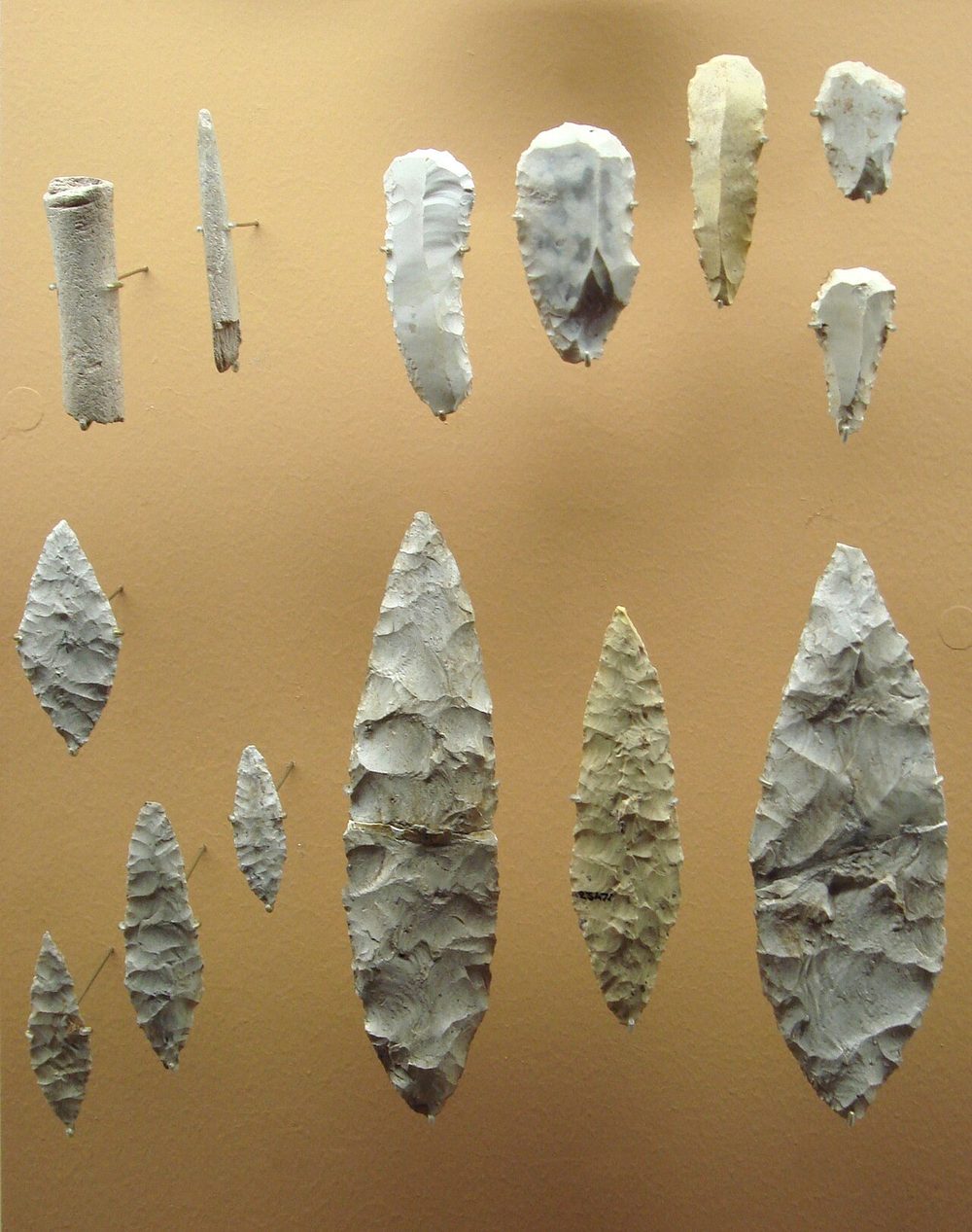 Outils solutréens de Solutré, taille bifaciale (~22 000 ans)